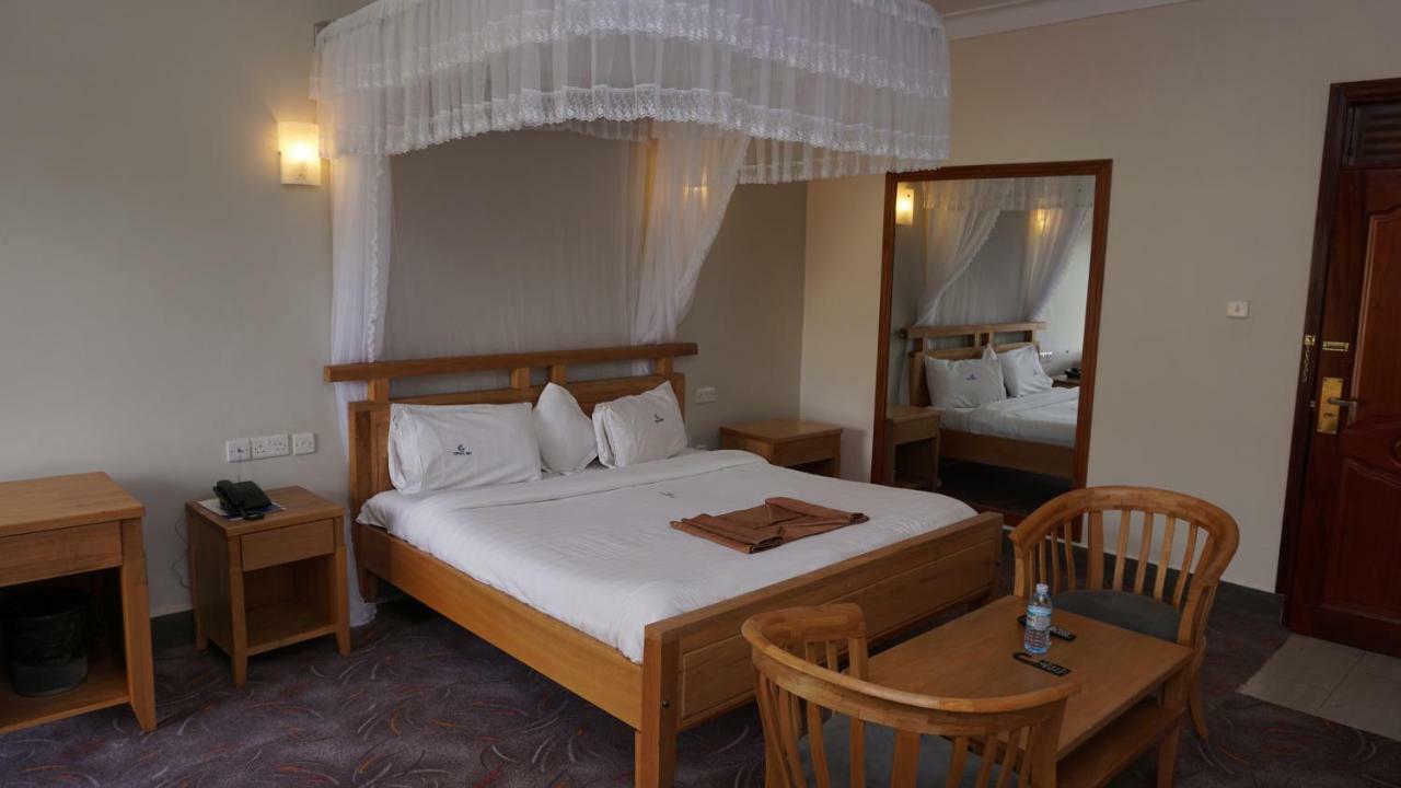 Cepha'S Inn Kabale Exterior foto